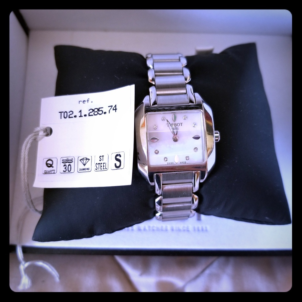 Tissot T-Wave Ladies Quartz Watch T02.1.285.74
